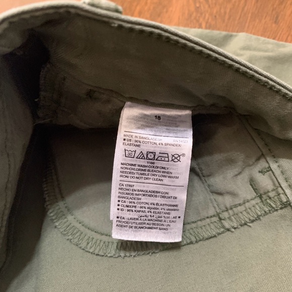 Old Navy Cropped Chino, Size 18 - Picture 4 of 5